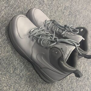 Nike Manoa Boots - Men’s Gray Leather - Size 9.5